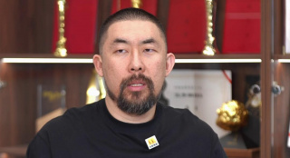 女大学生出差2020